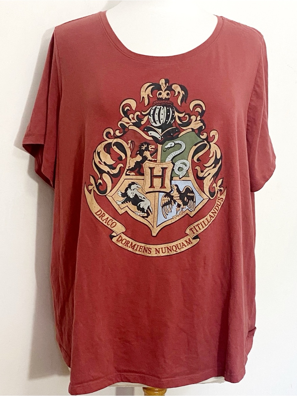 Wizarding World Warner Bros Harry Potter Rust Hogwarts Crest Short Sleeve Tee 2X